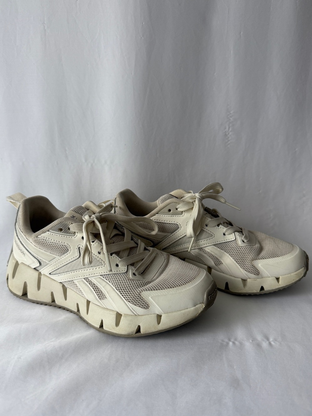 Reebok Cream/White Women's Athletic Shoes Size 6